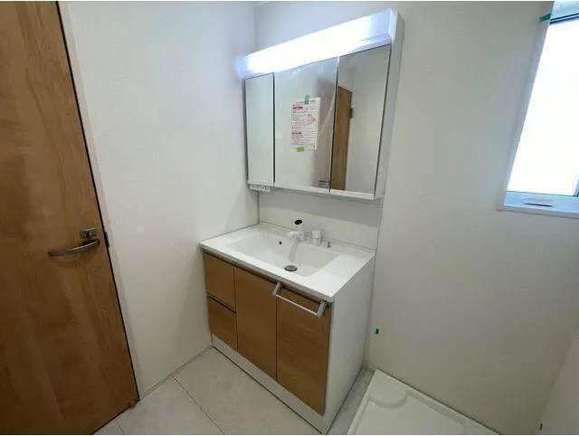 Kolet Yonohonmachi #09 - Interior - ["Flooring", "Plumbing fixture", "Bathroom Sink"]