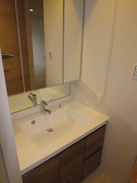 BLESS Kamiikebukuro - Interior - ["Flooring", "Floor", "Bathroom Sink"]