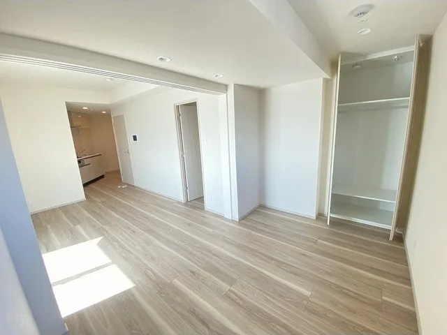Comforia Live Senju - Interior - ["Building", "Fixture", "Window"]