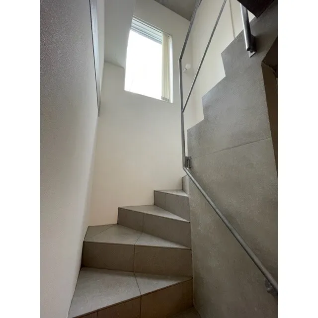 ASTILE Azabujuban - Interior - ["Window", "Building", "Stairs"]