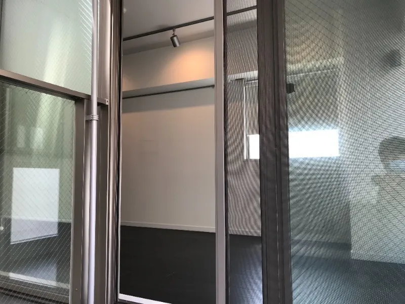 Rex Mejiro Prime City - Interior - ["Glass", "Composite material", "Mesh"]