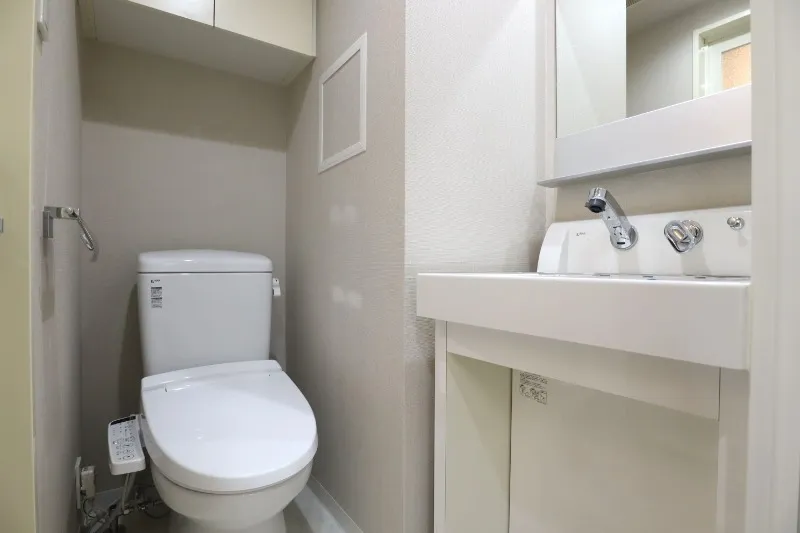 Castalia Omori II - Interior - ["Toilet seat", "Toilet", "Bathroom"]