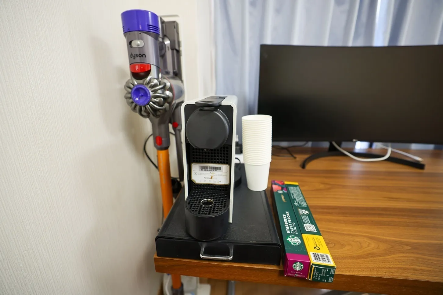 Kugayama Apartment - Interior - ["Electronic device", "Electrical cable", "Machine"]