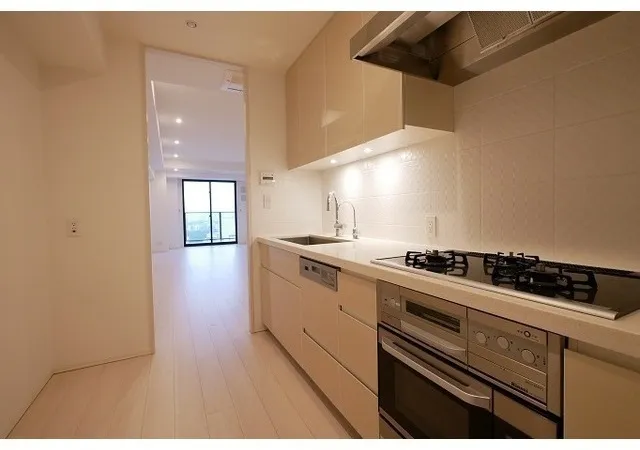 Comforia Shinjuku East Side Tower - Interior - ["Flooring", "Kitchen", "Floor"]