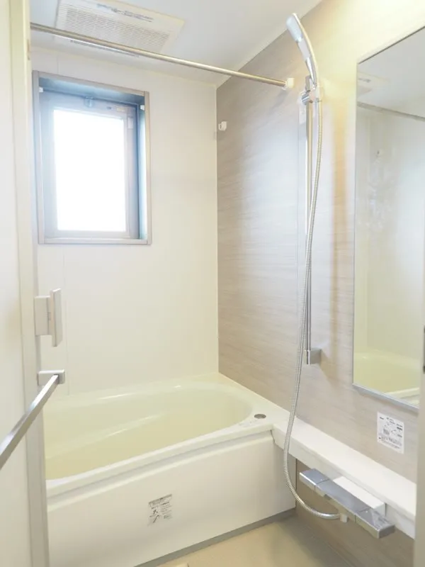 RESIDIA Ogikubo III - Interior - ["Bathtub", "Shower head", "Property"]