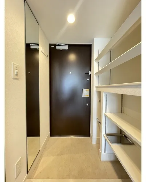 Stylio Kamata West - Interior - ["Flooring", "Wall", "Wood"]