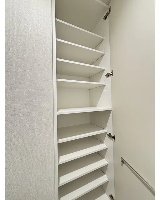 Daffitto Kinshicho - Interior - ["Shelving", "Shelf", "Closet"]