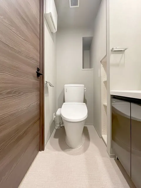 Lefon Progres Monzen Nakamachi Marks - Interior - ["Toilet seat", "Plumbing fixture", "Toilet"]