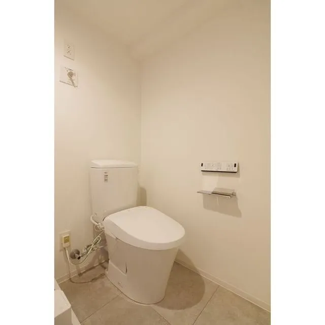 Zinnia Fudomae - Interior - ["Plumbing fixture", "Toilet seat", "Product"]