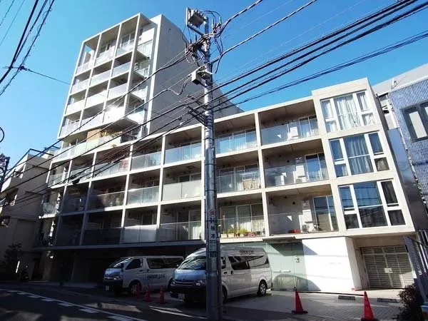 Selfista Shibuya - Exterior - ["Electrical cable", "Overhead power line", "Electrical network"]