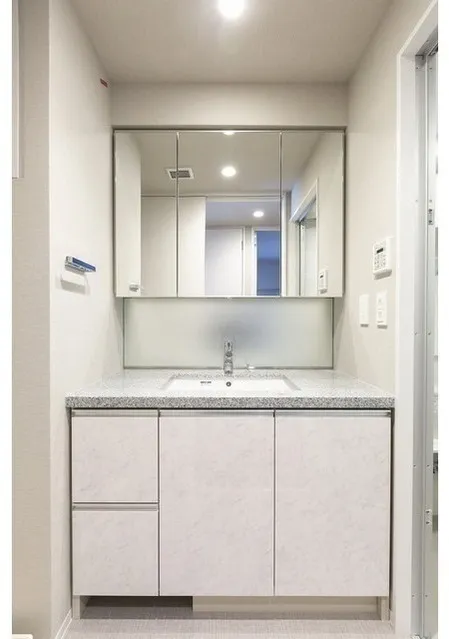 LIBR GRANT Nishi Shinjuku WEST - Interior - ["Flooring", "Floor", "Cabinetry"]