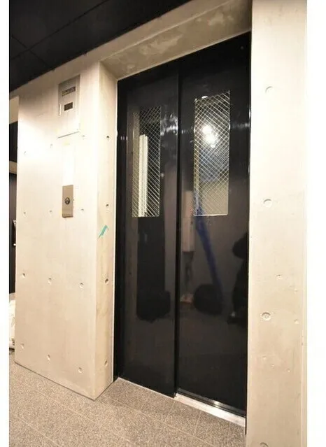 RJ Casa Sakurashinmachi - Exterior - ["Fixture", "Door", "Rectangle"]