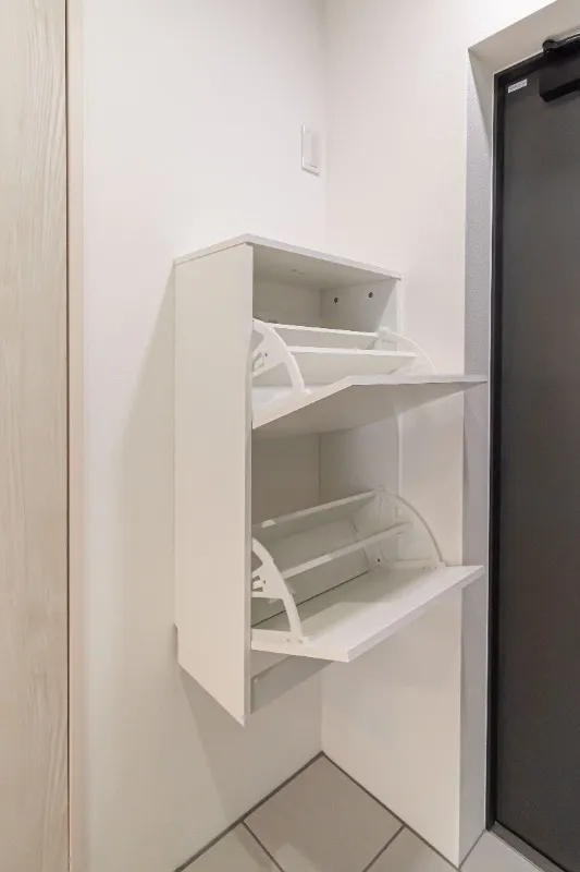 K-Suite Tokyo Toritsu Daigaku - Interior - ["Wood", "Shelving", "Interior design"]
