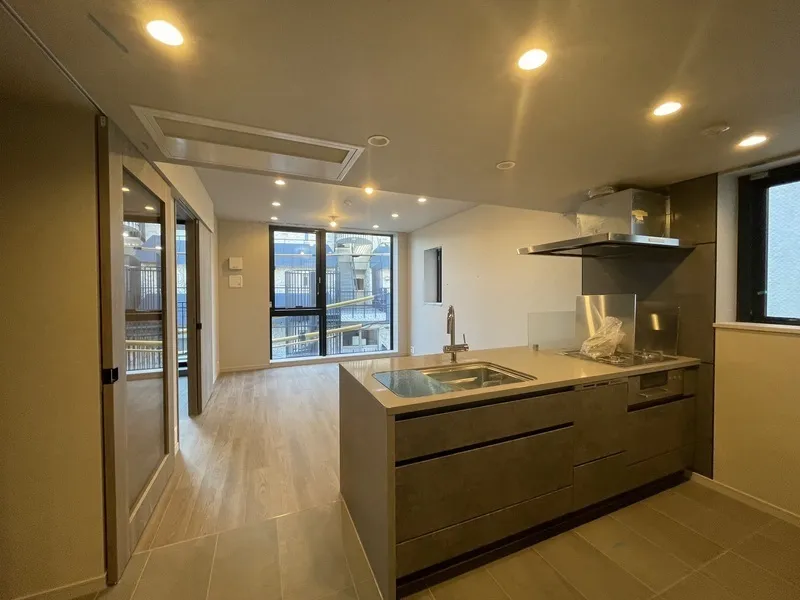 Lumiec Suite Ebisu - Interior - ["Countertop", "Interior design", "Sink"]
