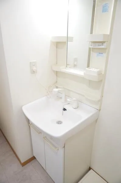 Tiara Ebisu - Interior - ["Tap", "Sink", "Plumbing fixture"]