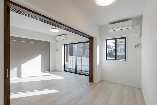 Asyl Court Tokyo Toritsu Daigaku - Interior - ["Flooring", "Ceiling", "Floor"]