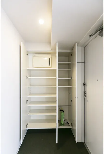 Shinonome Canal Court CODAN Building 16 - Interior - ["Flooring", "Wall", "Wood"]