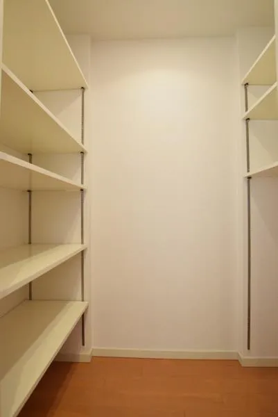 Brillia Ist Sangenjaya Ivy Terrace - Interior - ["Shelf", "Room", "Shelving"]