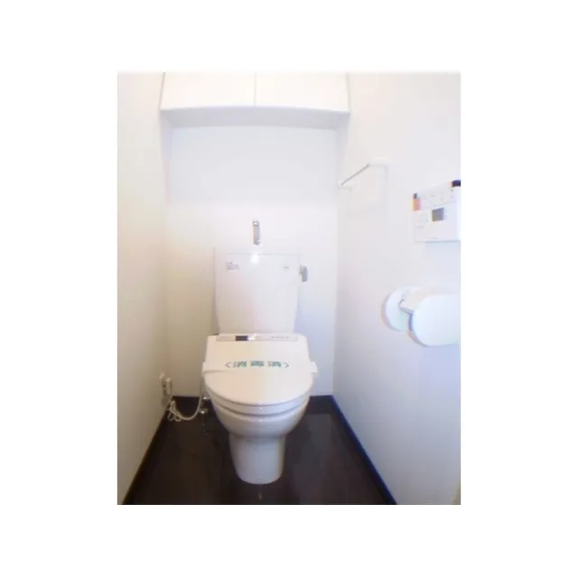 Comforia Nibancho - Interior - ["Toilet seat", "Toilet", "Plumbing fixture"]