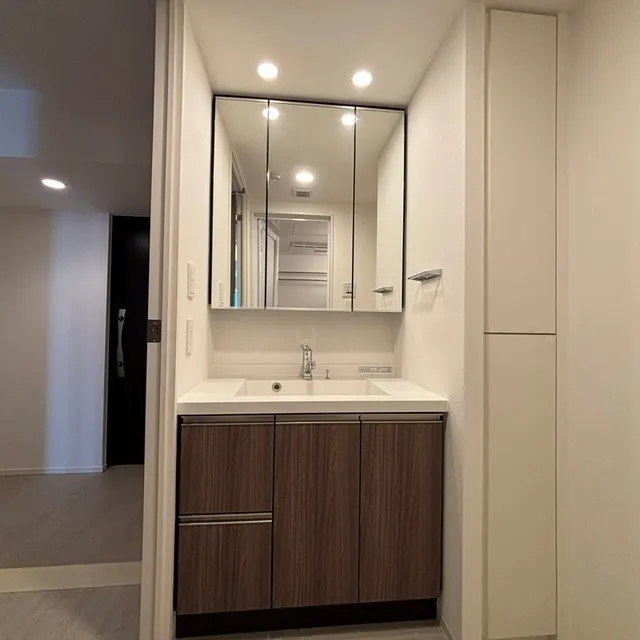 Park Axis Shinagawa Tennozu Isle - Interior - ["Flooring", "Interior design", "Floor"]