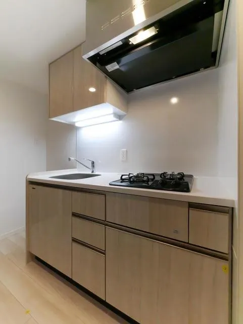 Rubia Akasaka - Interior - ["Countertop", "Property", "Cabinetry"]
