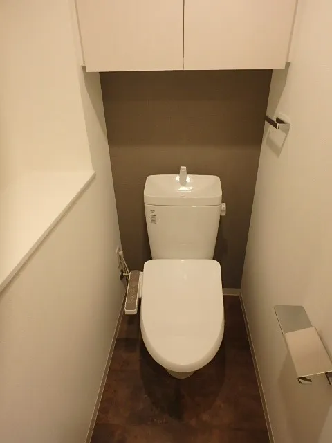 XEBEC Otorii ASYLCOURT - Interior - ["Toilet seat", "Toilet", "Plumbing fixture"]