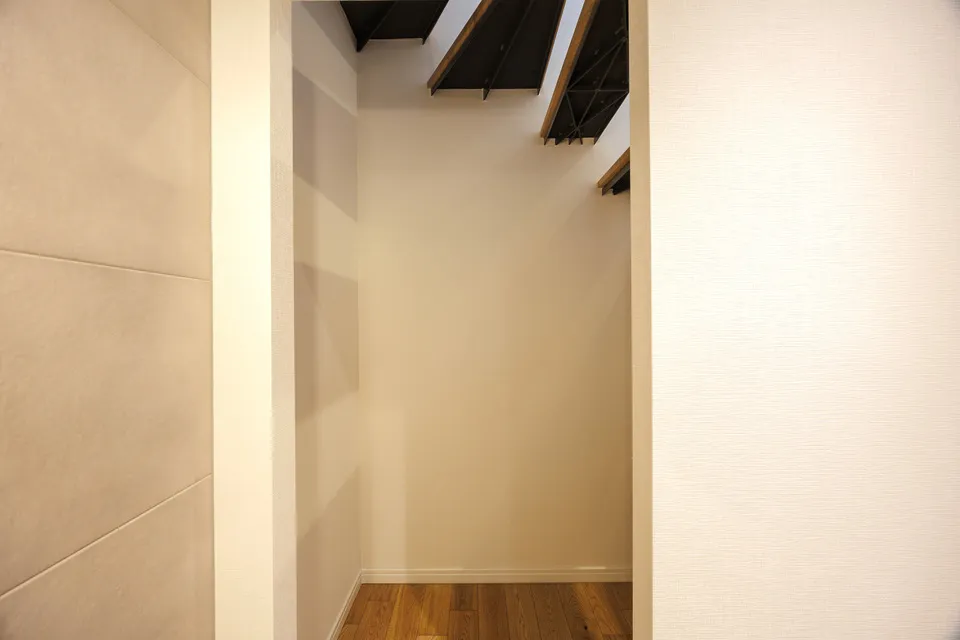Hmlet Bunkyo Korakuen - Interior - ["Wall", "Flooring", "Wood"]