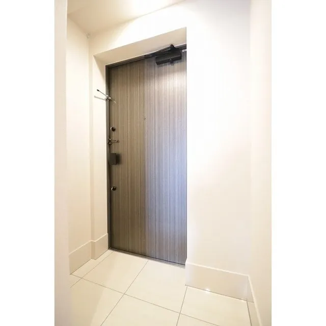 BluRock Aobadai - Interior - ["Building", "Fixture", "Door"]