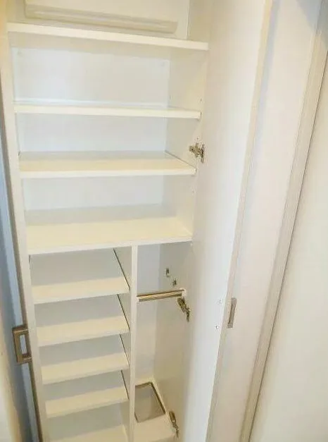 Airi Move Kinshicho - Interior - ["Wood", "Shelving", "Household hardware"]