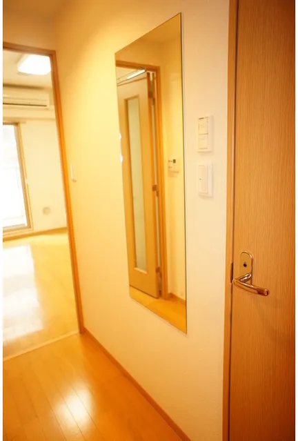Sereno Shinagawa - Interior - ["Wall", "Wood", "Flooring"]