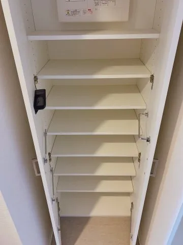 Proud Flat Kiba II - Interior - ["Wood", "Shelving", "Design"]