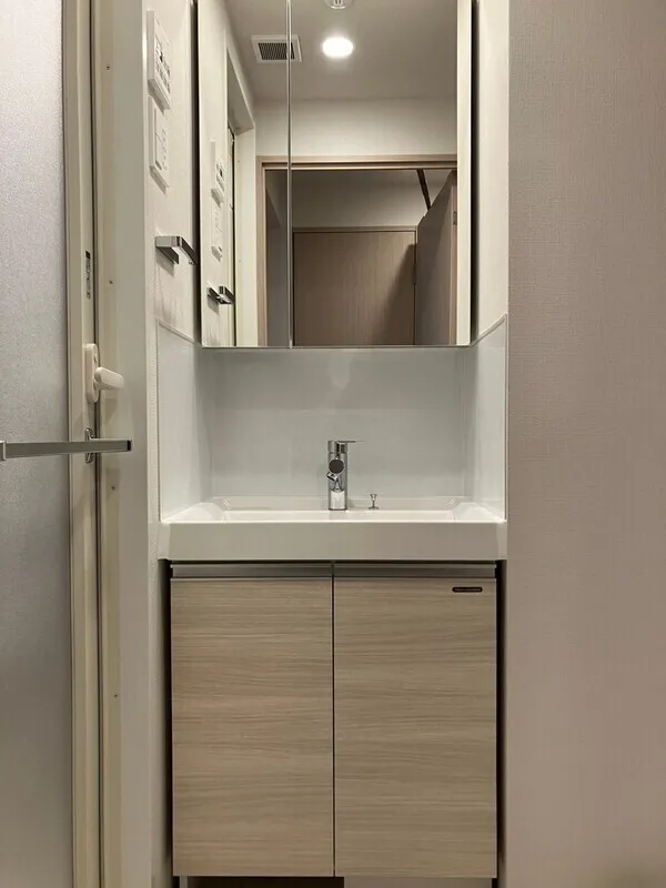 Arc En Ciel Shinjuku Daikyocho - Interior - ["Bathroom Sink", "Flooring", "Plumbing fixture"]