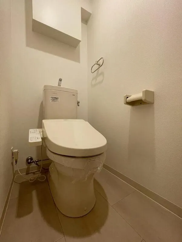 Esmore Morishita - Interior - ["Toilet seat", "Plumbing fixture", "Toilet"]