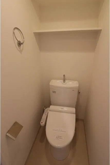 Comforia Ryogoku Troyes - Interior - ["Toilet", "Toilet seat", "Property"]