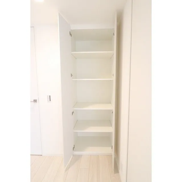 JP Noie Ebisu West - Interior - ["White", "Shelf", "Furniture"]