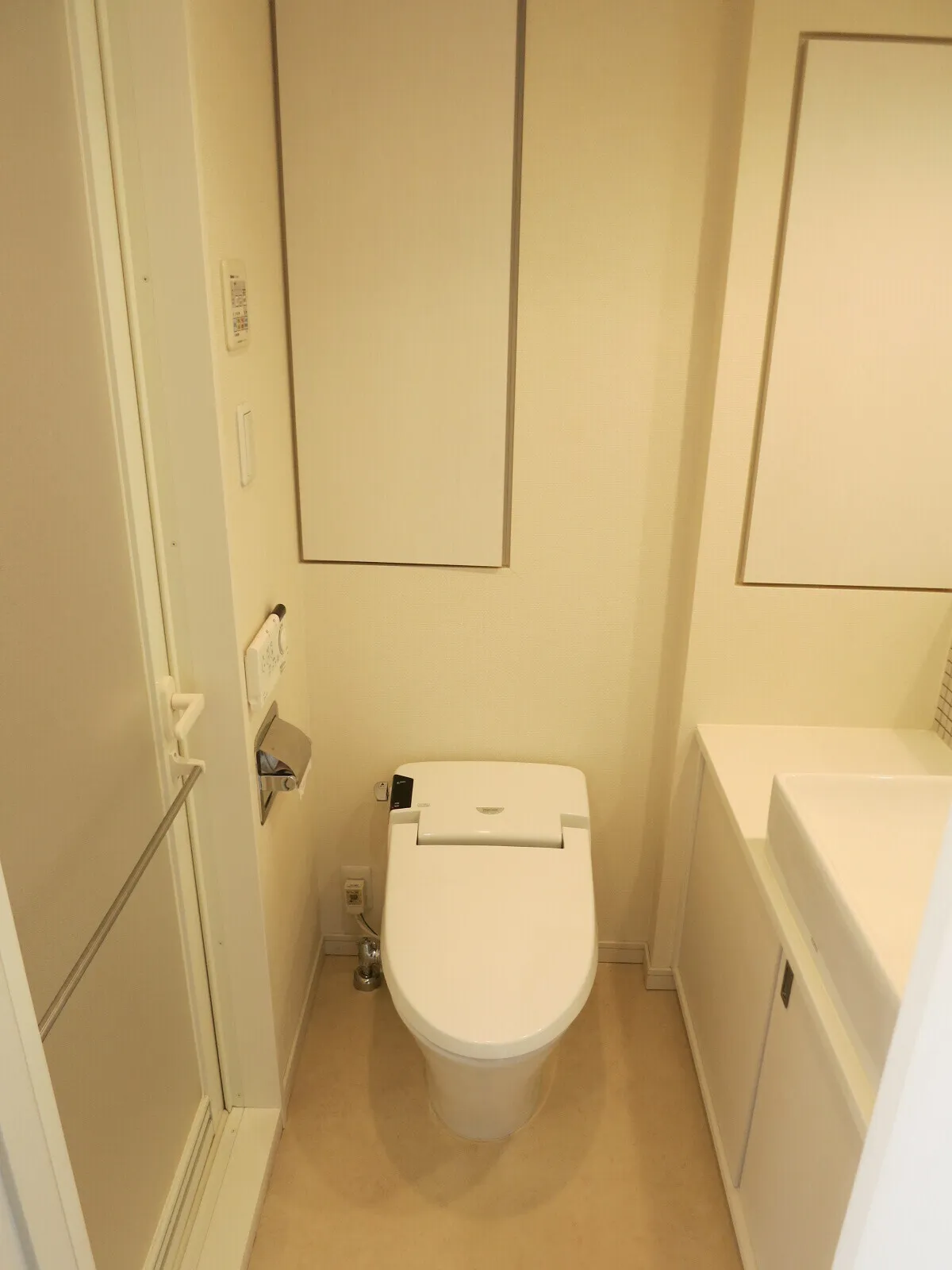 Haginaka East - Interior - ["Plumbing fixture", "Flooring", "Floor"]