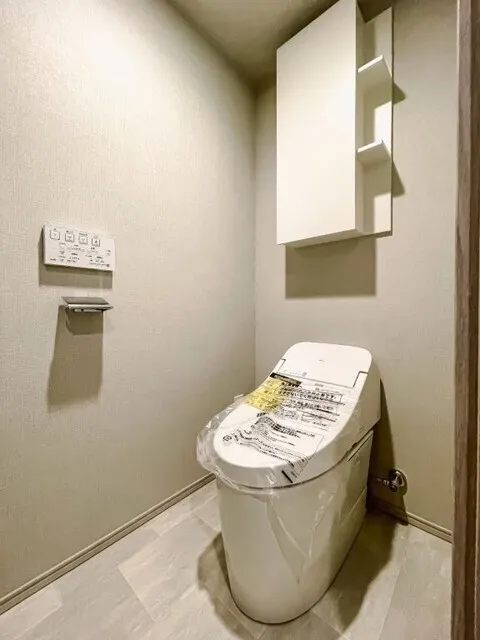Royal Parks Ariake - Interior - ["Toilet seat", "Flooring", "Toilet"]