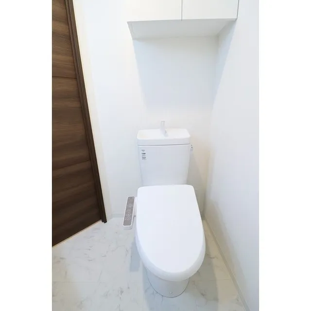 Gran Casa Omori Kaigan - Interior - ["Toilet seat", "Toilet", "Plumbing fixture"]