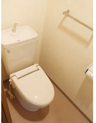 Main Stage: In Front Of Honkomagome Station - Interior - ["Toilet seat", "Toilet", "Plumbing fixture"]