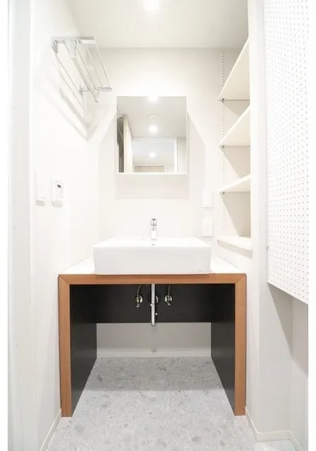 Chez Moi Shirokane Takanawa - Interior - ["Wall", "Flooring", "Plumbing fixture"]