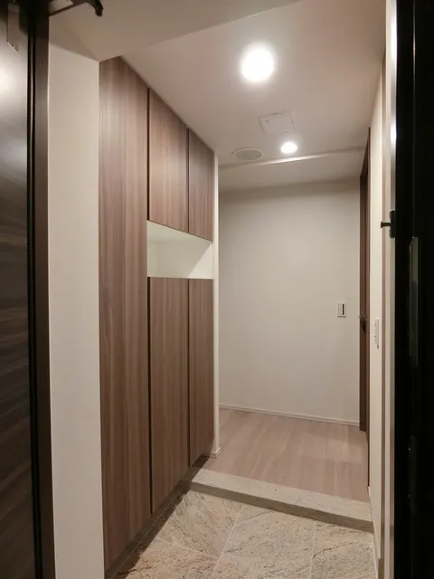 The Parkhouse Toyocho Midori Guest House - Interior - ["Fixture", "Wood", "Lighting"]