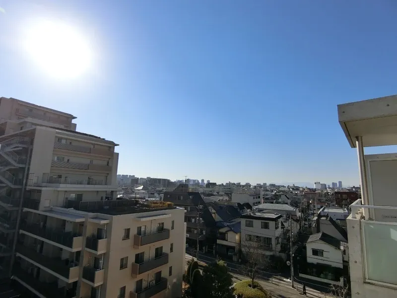 Haginaka East - Interior - ["Daytime", "Urban area", "Residential area"]