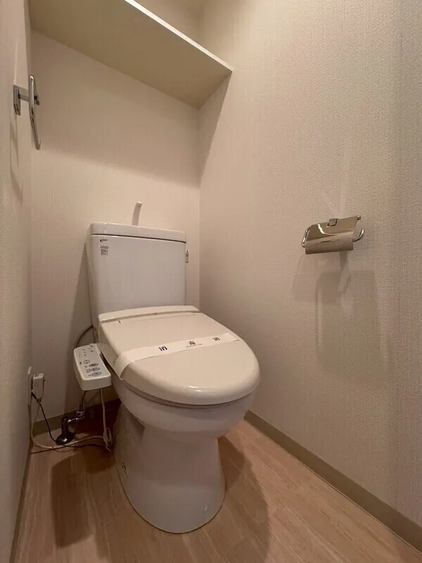 La Santé Hiroo - Interior - ["Flooring", "Floor", "Toilet seat"]