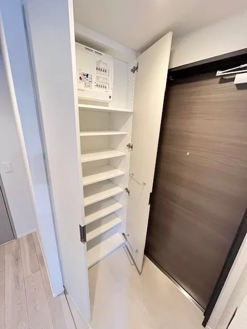Cross Residence Rikugien - Interior - ["Fixture", "Wood", "Flooring"]