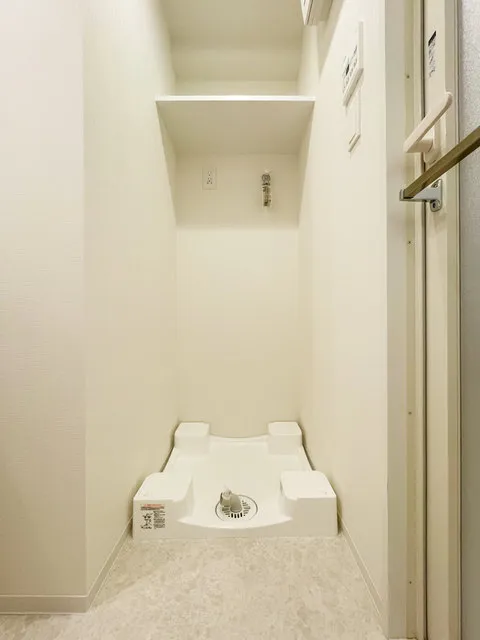 CLK Minamisenju - Interior - ["Flooring", "Floor", "Ceiling"]