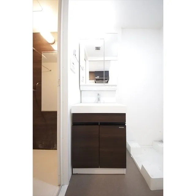 Harmony Residence Shinjuku Yotsuya - Interior - ["Cabinetry", "Furniture", "Tap"]