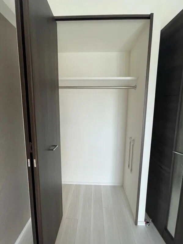 Airlieva Mukojima - Interior - ["Wood", "Flooring", "Floor"]