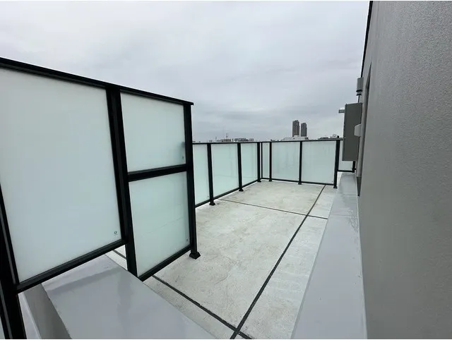 Wellis Urban Sumiyoshi West - Interior - ["Composite material", "Balcony", "Glass"]