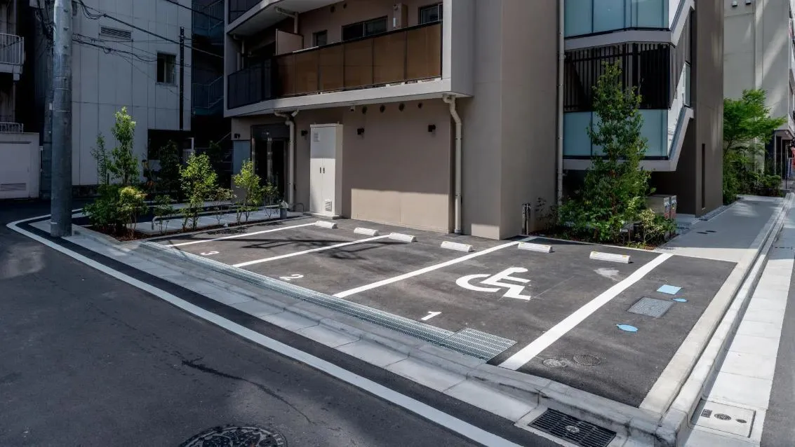 Hmlet Kinshicho II - Exterior - ["Asphalt", "Lane", "Sidewalk"]
