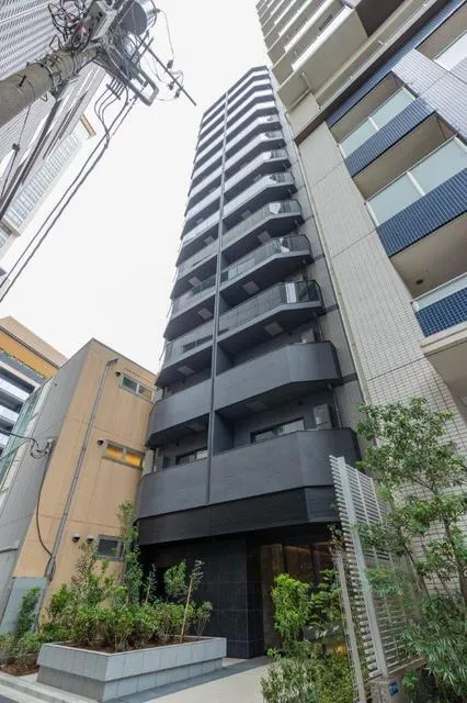 BRICK RESIDENCE Minamiaoyama - Exterior - ["Building", "Plant", "Sky"]